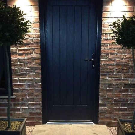 Luxury Coach House Next To Woodland In Knutsford Villa Exterior photo